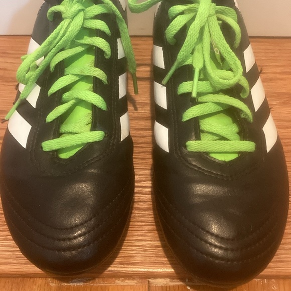 Very good condition lace up Adidas soccer cleats in black, white, & lime green - Picture 11 of 11